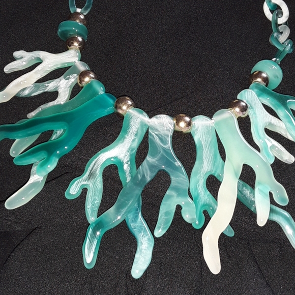 CORAL NECKLACE SET - Picture 6 of 7